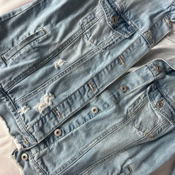 American Rag distressed Jean jacket - Picture 4 of 6